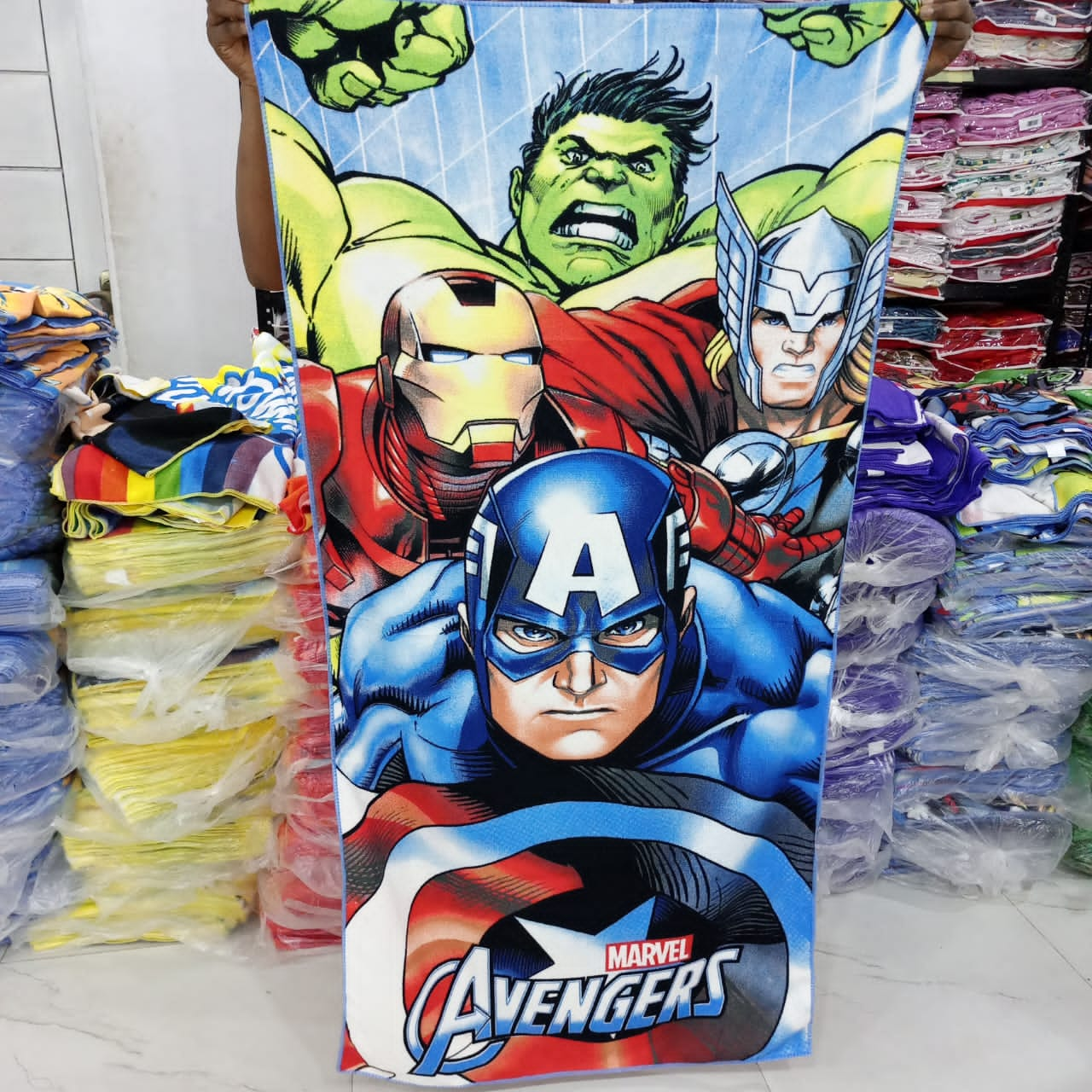 AVENGERS KIDS LARGE TOWEL 28/55 INCHES