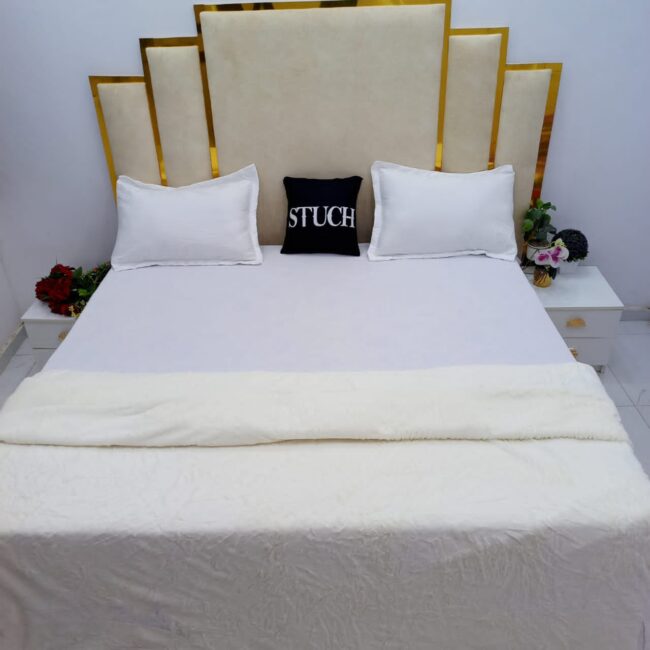 Img 20230811 Wa0021 - Cream Fur Duvet With 2 Pillow Case