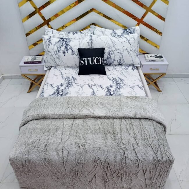 SMOOTH ASH FUR DUVET WITH 4 PILLOW CASES