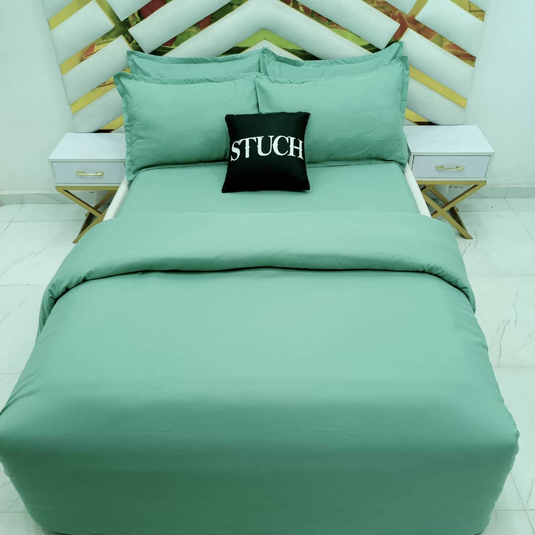 PLAIN FERN GREEN 4/6 BEDSHEET WITH TWO PILLOW CASES AND DUVET COVER