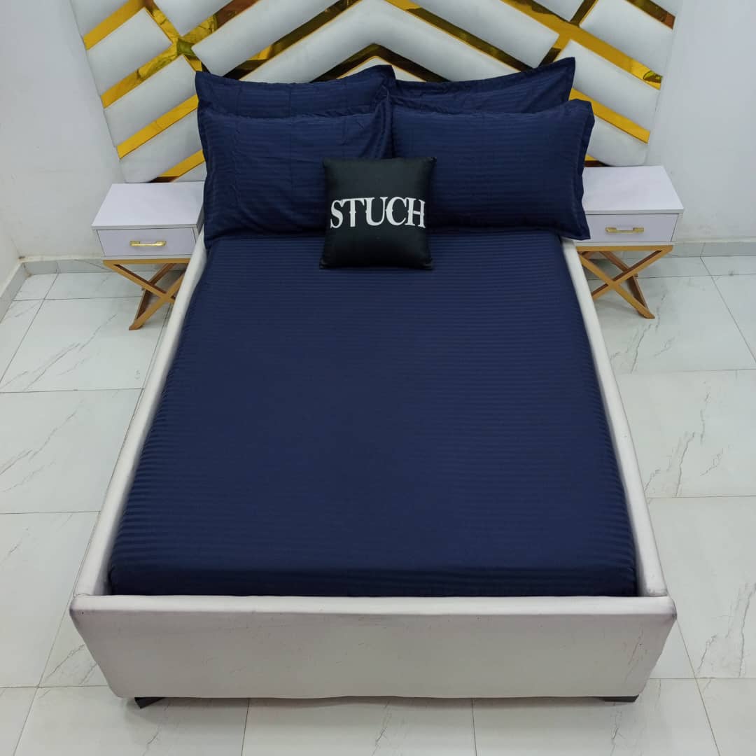 PLAIN  NAVY BLUE EXTRALARGE BEDSHEET