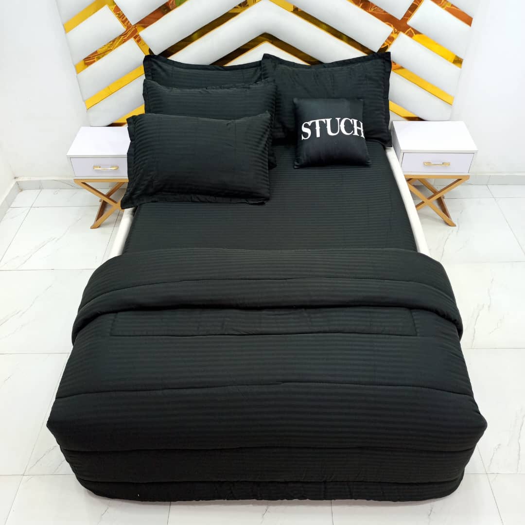 PLAIN STRIPES BLACK 7/7 BEDSHEET WITH FOUR PILLOW CASES AND DUVET COVER