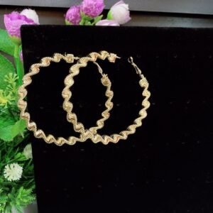 Gold zig loop Earring