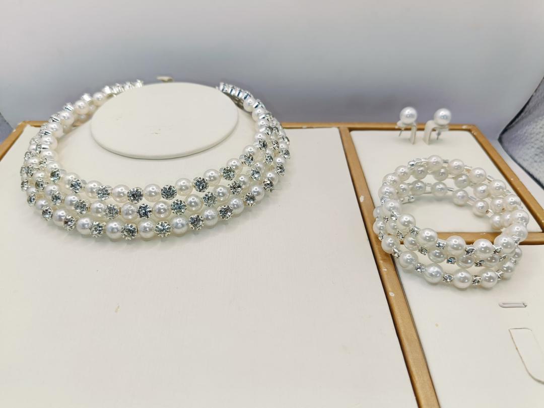 Silver pearl choker necklace set (necklace, bracelet, earrings)