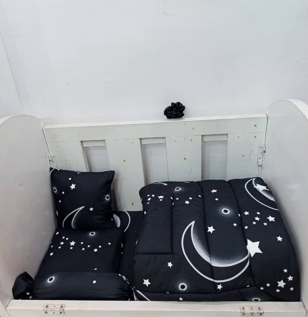 232 BLACK SHINING STAR COT