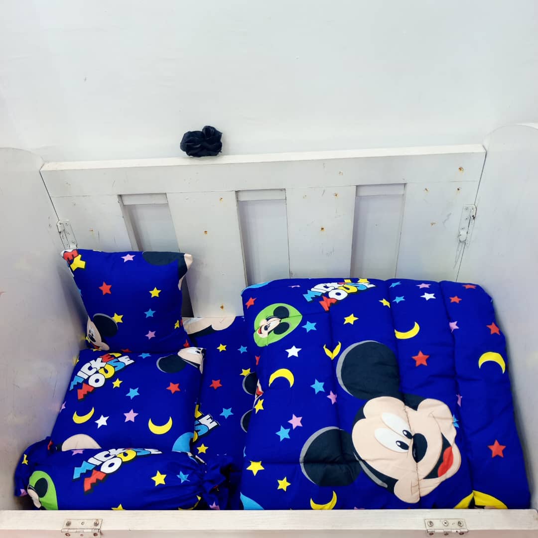 257 BLUE STAR MICKEY COT