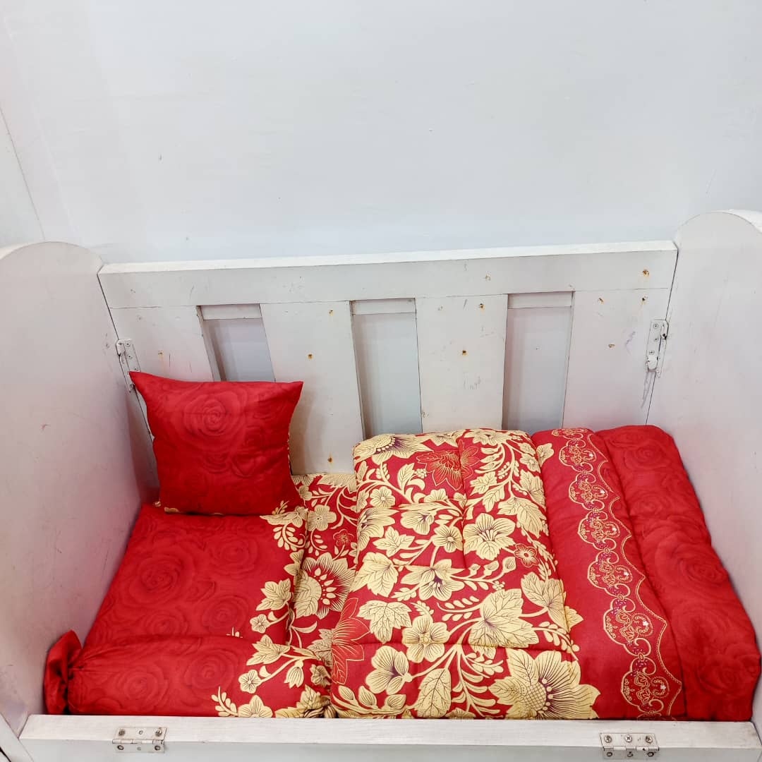 601 RED ROYALTY COT