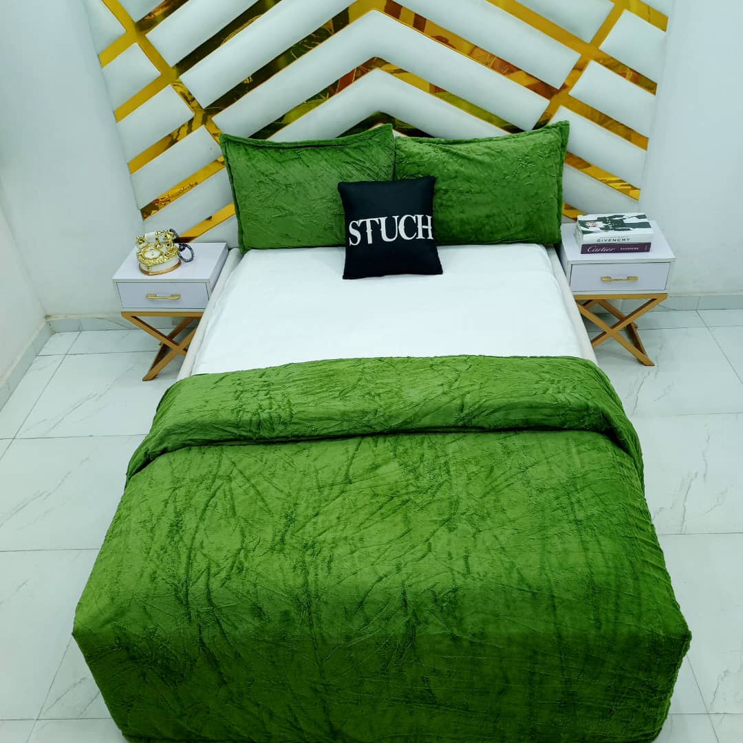 GREEN FUR DUVET WITH TWO PILLOWCASES