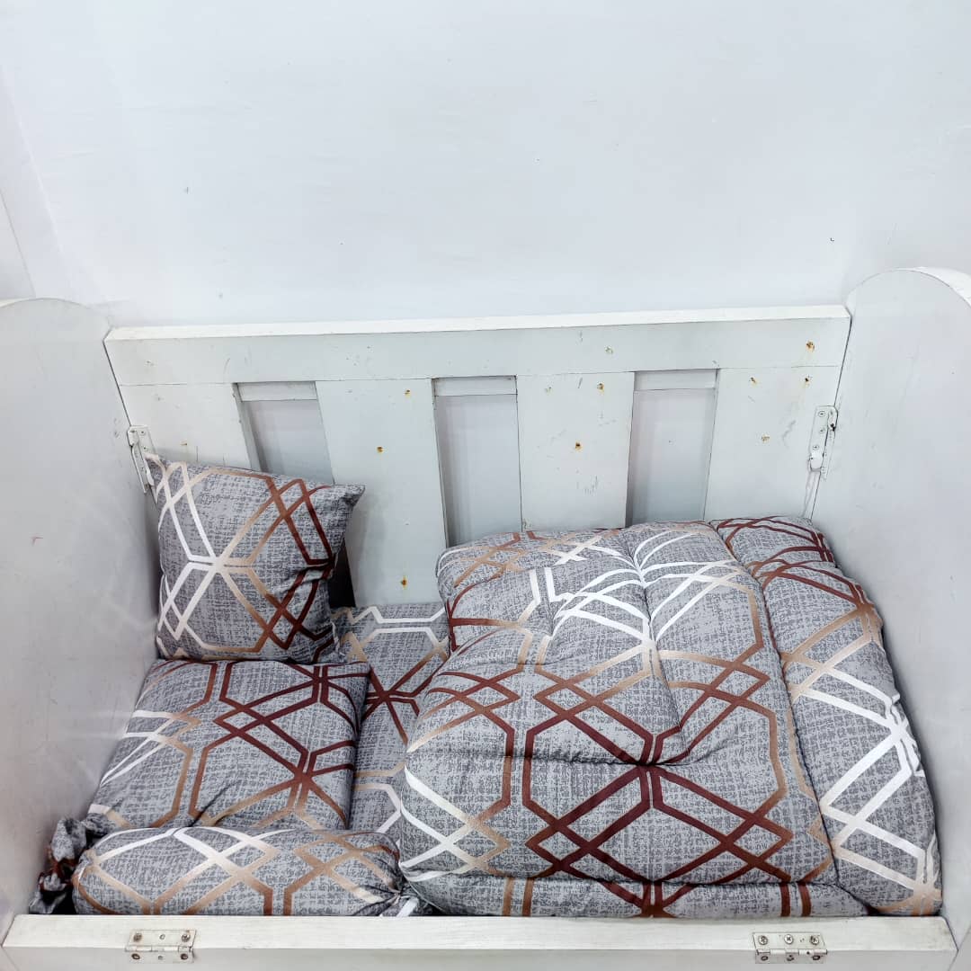 009 BROWN HEXAGON COT