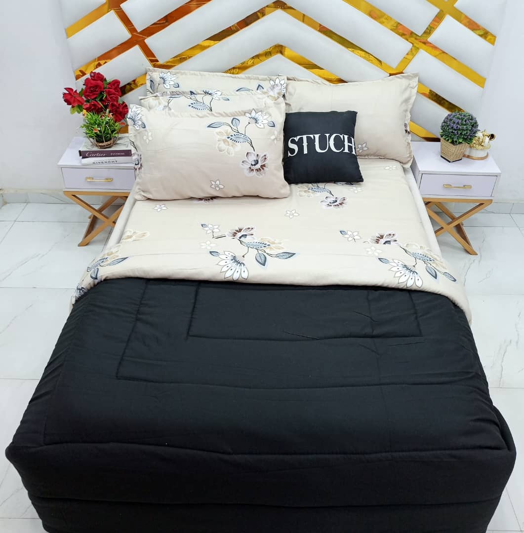 COMBINED BLACK WITH CREAM PETAL 7/7 DUVET SET