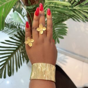 Gold bold bracelet 005
