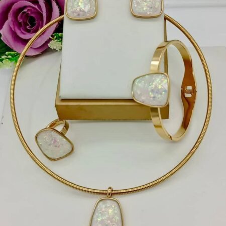 GOLD WHITE NECKLACE SET