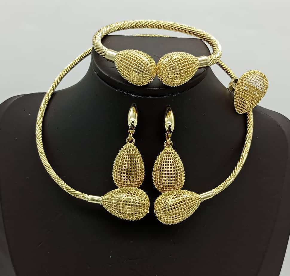 GOLD REP NECKLACE SET