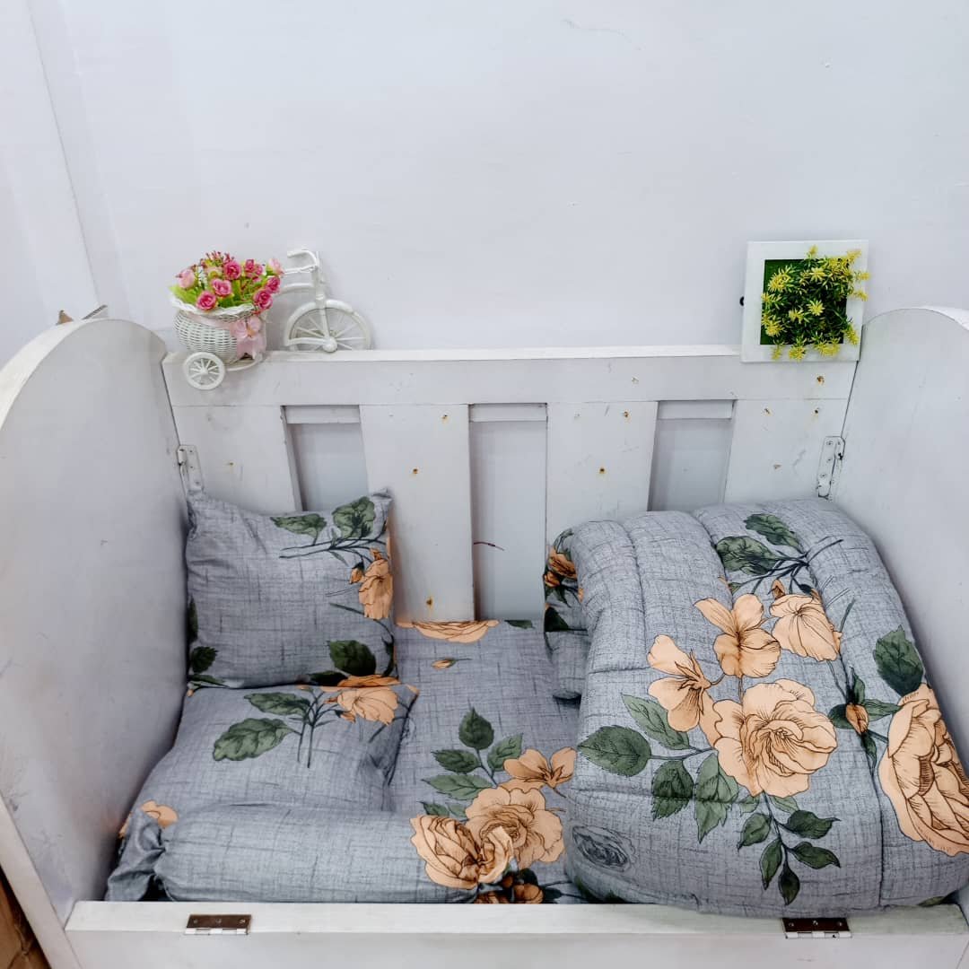 121 GOLDEN FLOWER BABYCOT SET