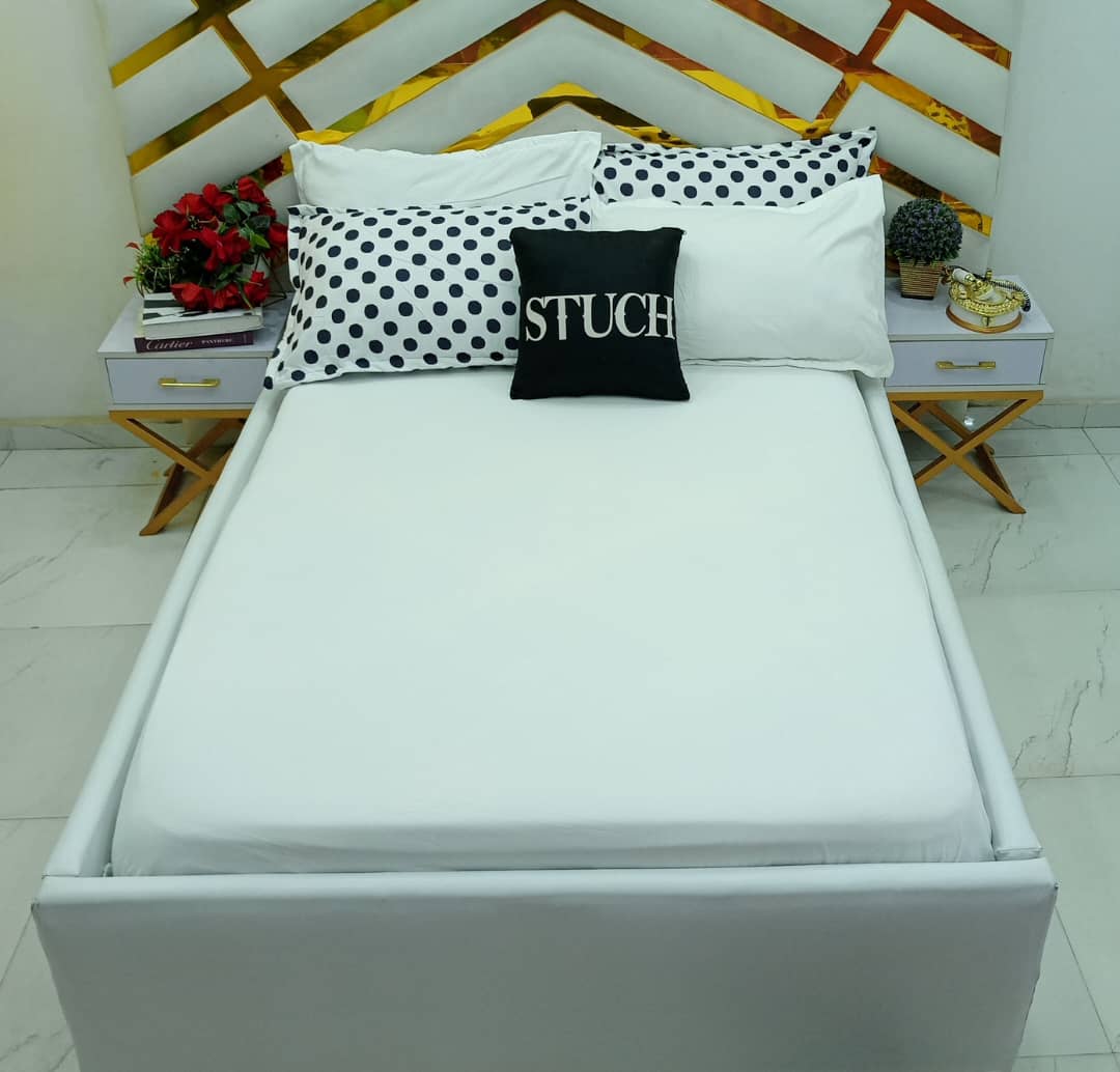 COMBINED WHITE POLKA AND PLAIN WHITE 7/7 BEDSHEET