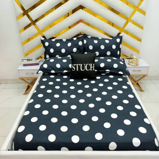 BLACK POLKA  4/6 BEDSHEET WITH TWO PILLOWCASES