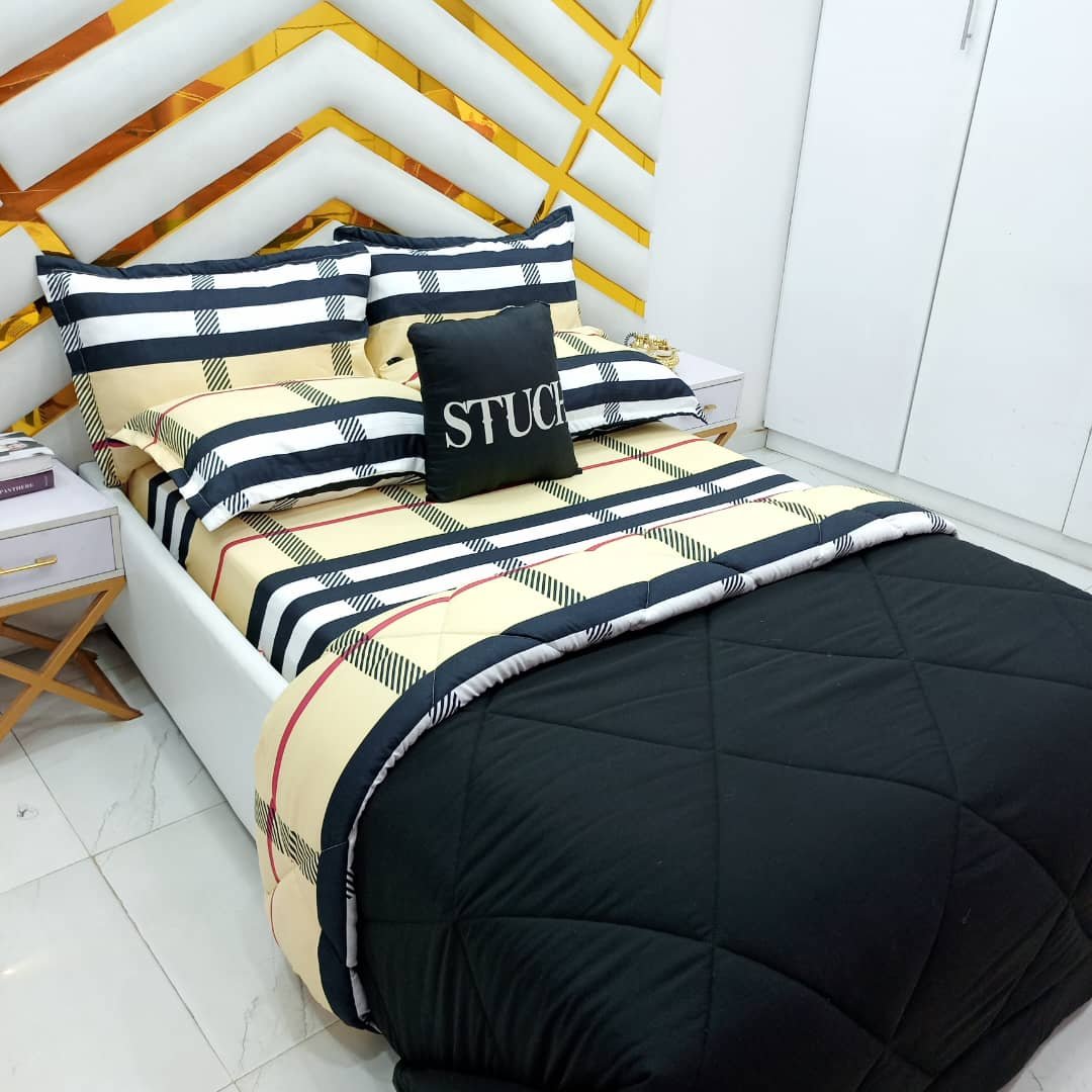 COMBINED BLACK WITH NEW BURBERRY 7/7 DUVET SET