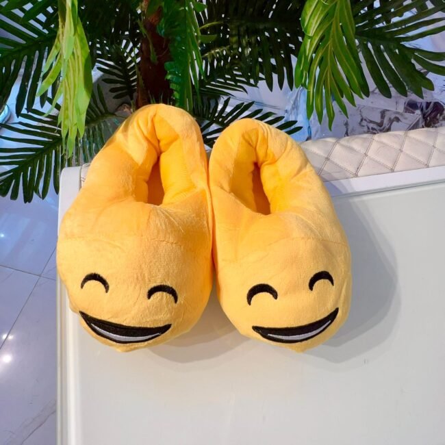 SMILE EMOJI UNISEX FLUFFY SLIPPERS (FREE SIZE FITS UPTO SIZE 42)