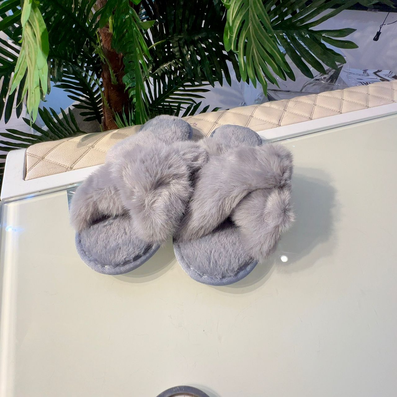 GRAY WOMEN OPEN TOE FLUFFY SLIPPERS (SIZE 40-41)