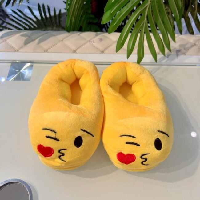 KIDS KISS EMOJI UNISEX FLUFFY SLIPPERS (FREE SIZE FITS UPTO SIZE 22) AGE 2-7