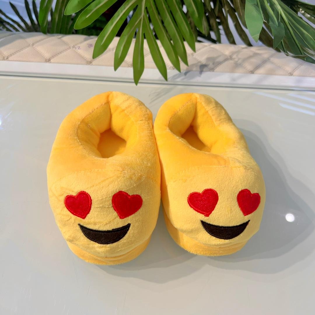 KIDS LOVE EYES EMOJI UNISEX FLUFFY SLIPPERS (FREE SIZE FITS UPTO SIZE 22) AGE 2-7