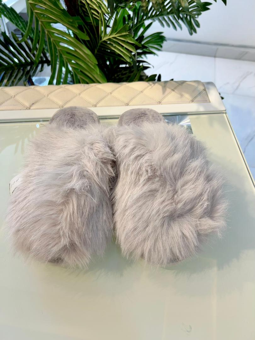 GRAY WOMEN COVERED FLUFFY SLIPPERS (SIZE 38-39)