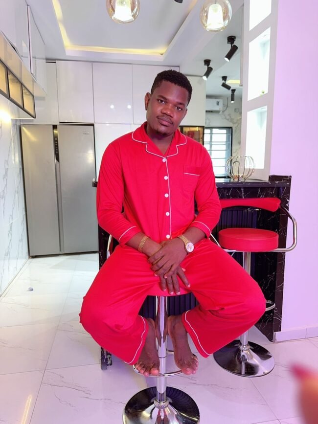 RED UNISEX LONG SLEEVES ADULT PYJAMAS (2XLARGE SIZE 16)