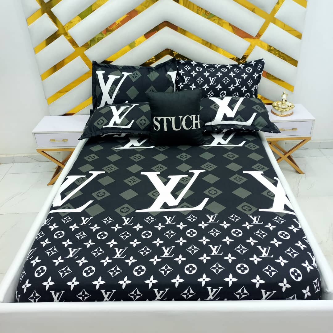BLACK LOUIS VUITTON 4/6 DUVET SET (WITH TWO PILLOWCASE)