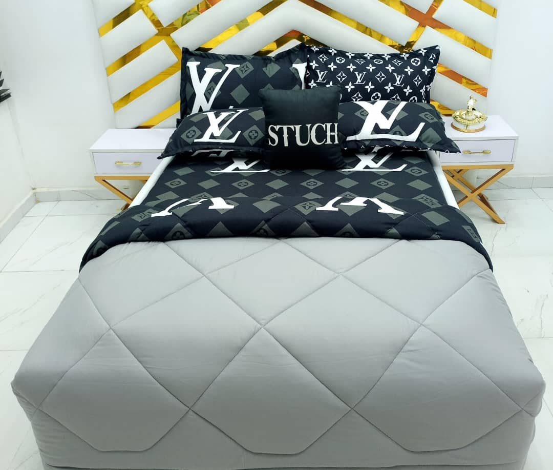 COMBINED ASH WITH BLACK LOIUS VUITTON 7/7 DUVET SET