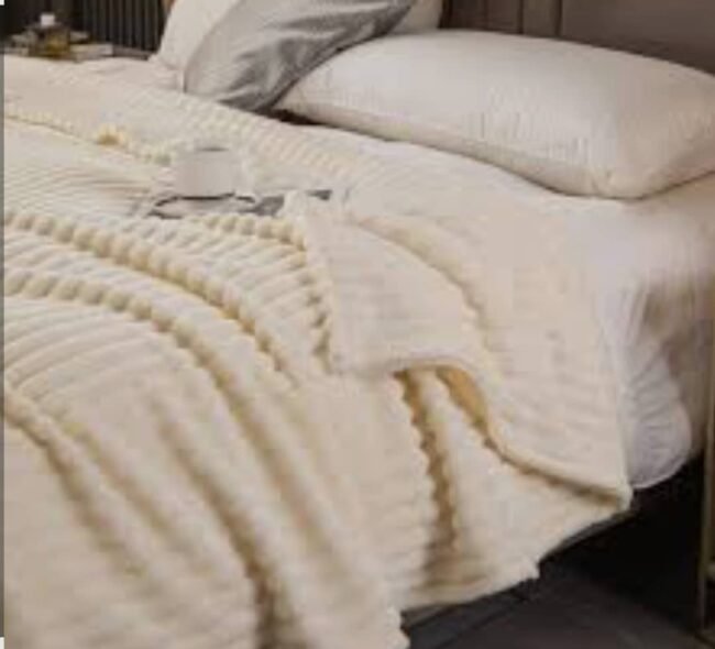 CREAM SOFT LUXURIOUS FLANNEL BLANKET (96/108 INCHES) KING SIZE - Image 3