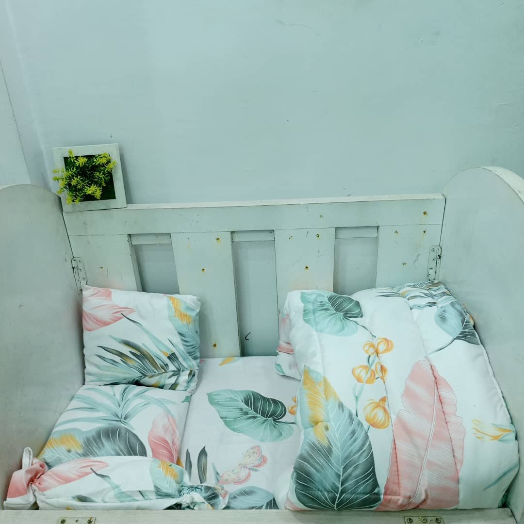 043 GREEN PEACH PALM BABYCOT SET