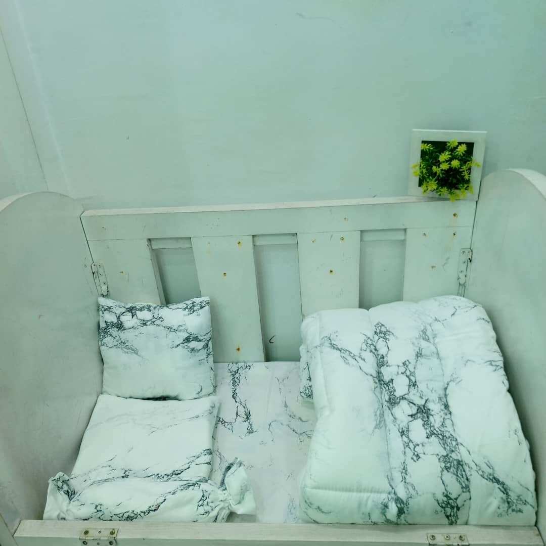 046 WHITE THUN BABYCOT SET