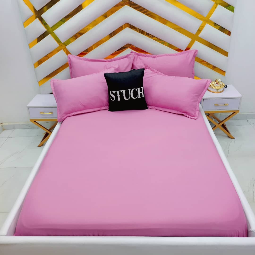 PLAIN PINK  BEDSHEET 4/6 BEDSHEET {WITH TWO PILLOW CASES)