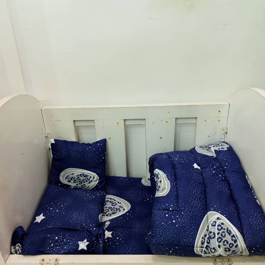 057 BLUE LOVE STAR BABYCOT SET