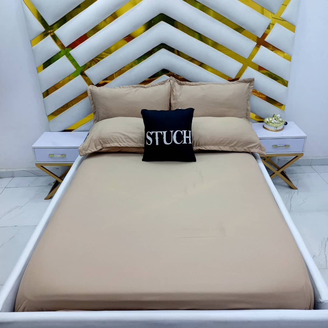PLAIN BROWN BEDSHEET 4/6 BEDSHEET {WITH TWO PILLOW CASES)