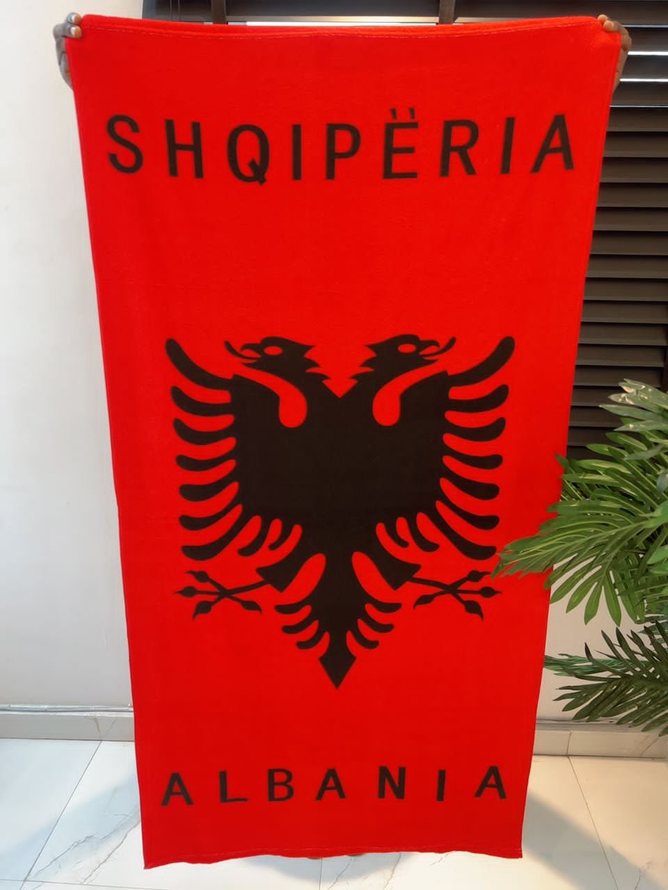 RED ALBANIA KIDS LARGE TOWEL 28/51 INCHES