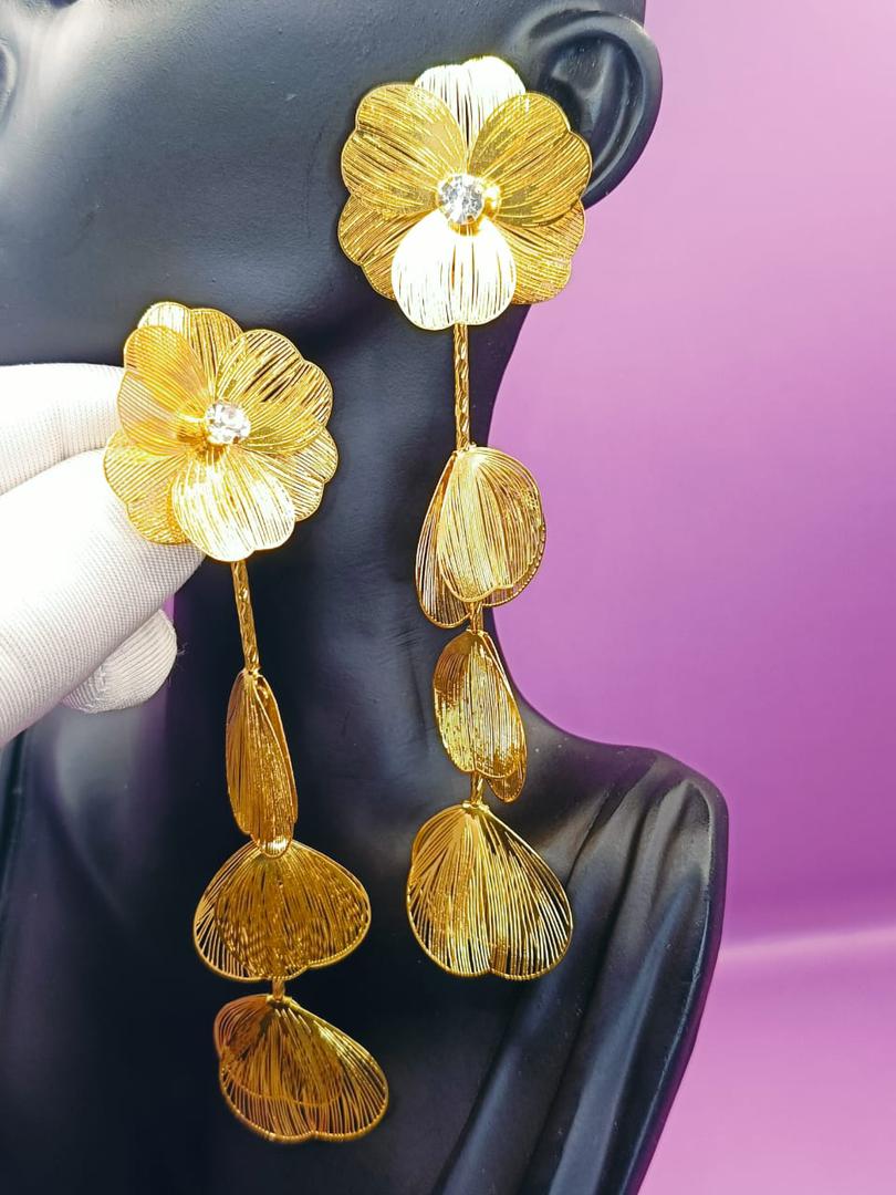 GOLD EARRING 214