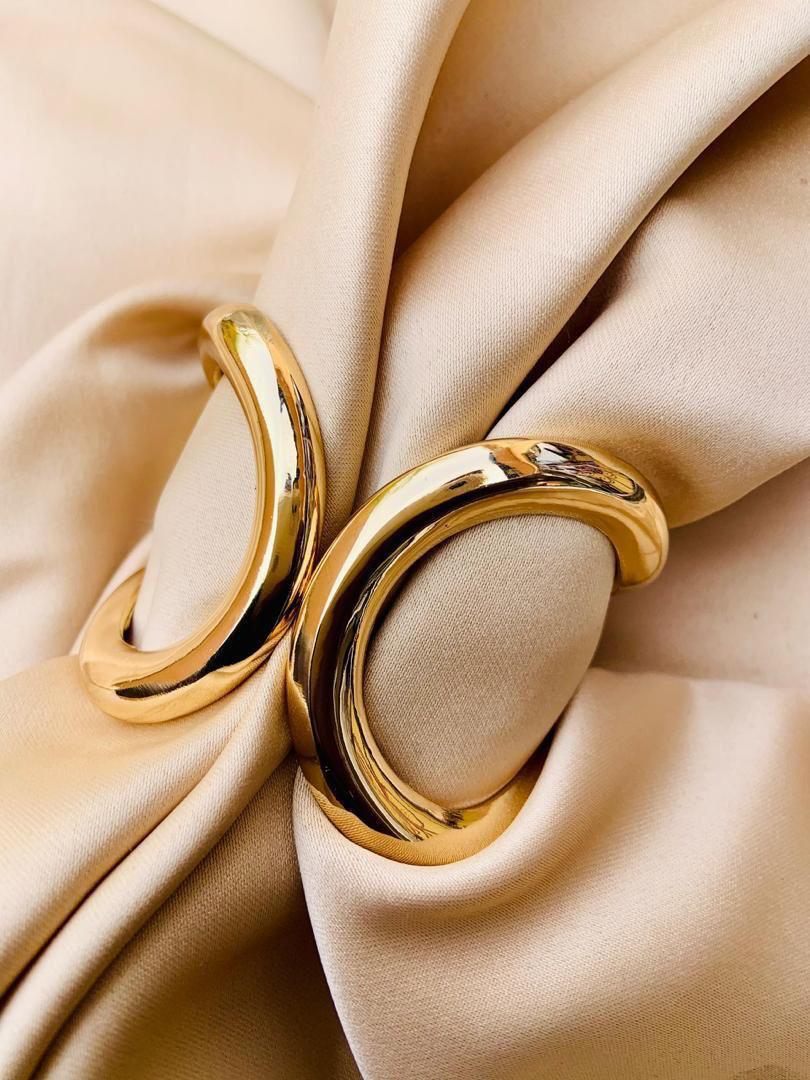 Gold bold bracelet 007