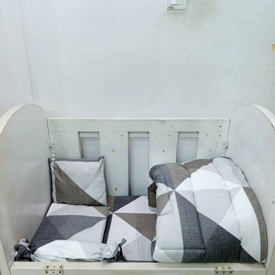 082 GRAY TARTAN BABYCOT SET