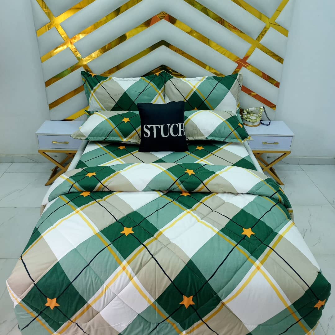 GREEN STAR CHECK 7/7 BEDSHEET WITH FOUR PILLOW CASES AND DUVET COVER (NO FIBER INSIDE)