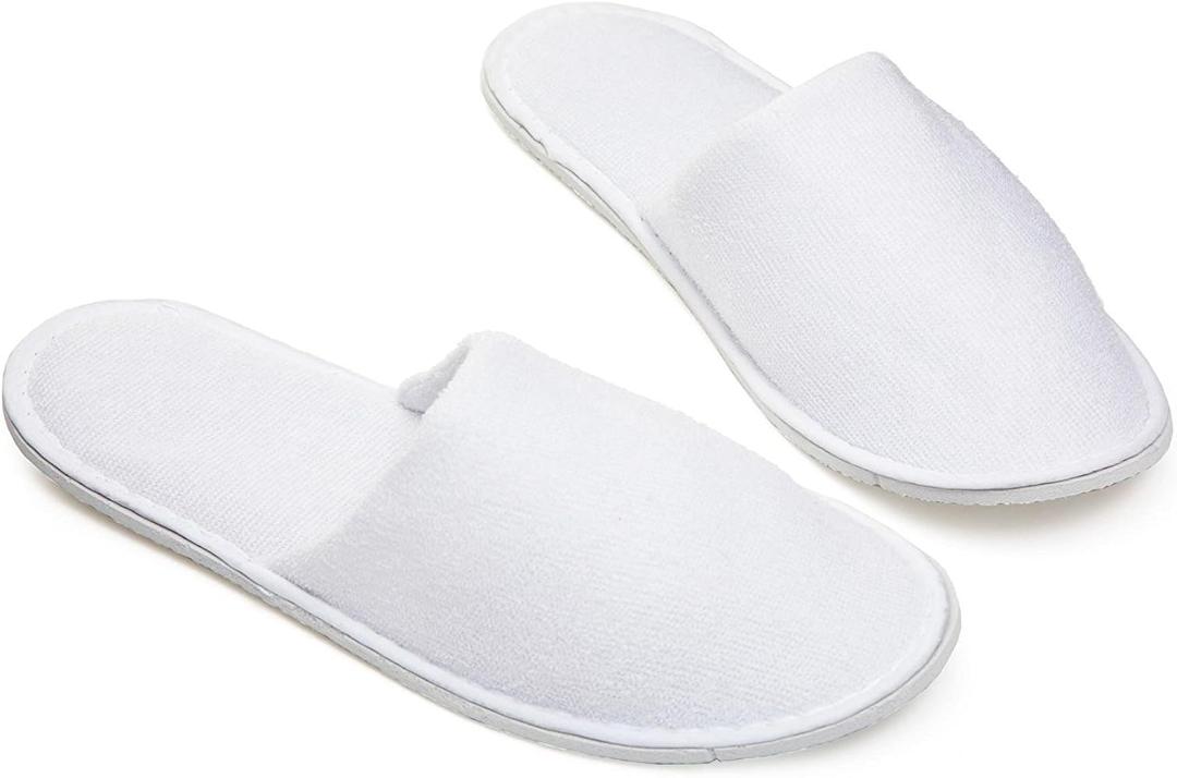 WHITE INDOOR SLIPPERS
