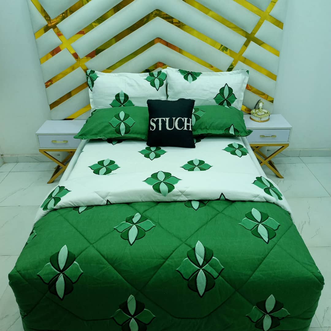 WHITE INTERWINE COMBINED WITH GREEN INTERWINE(WHITE BEDSHEET) 7/7 DUVET SET