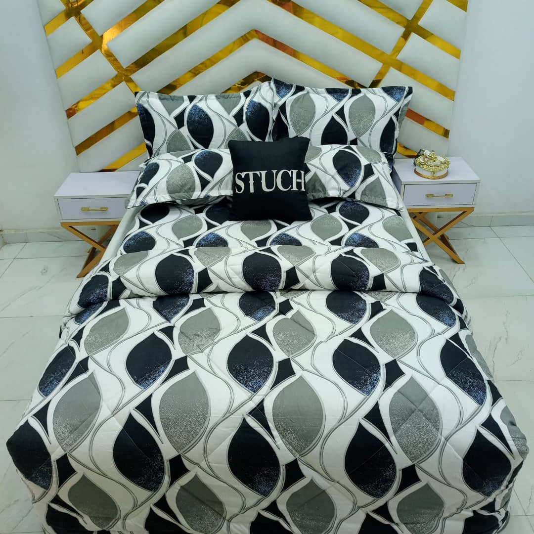 NAVY OVAL 7/7 BEDSHEET WITH FOUR PILLOW CASES AND DUVET COVER (NO FIBER INSIDE)