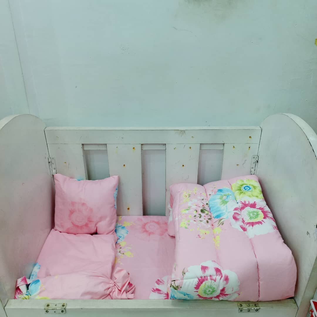110 PINK VINTAGE  BABYCOT SET