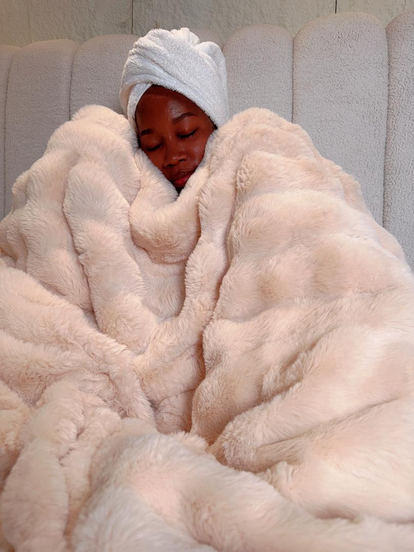 (AVAILABLE ON ORDER 2-3DAYS)  LUXURY CREAM SOFA THROW BLANKET FOR COUCH (45/72 INCHES) 2 SIDE BUBBLE FUR