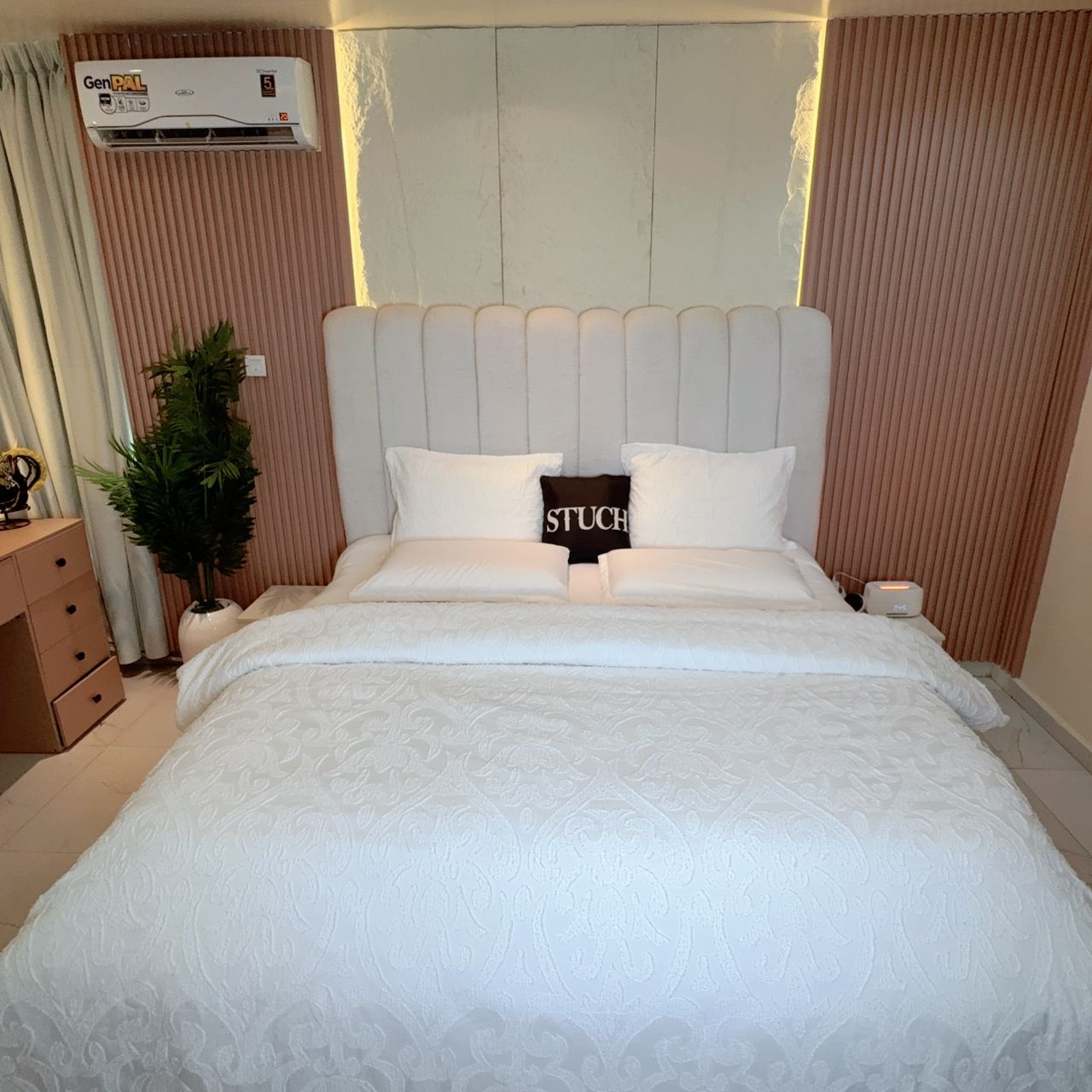 WHITE LUXURY JACQUARD 7/7 BEDSHEET WITH 4 MIXED PILLOW CASES AND DUVET COVER (NO FIBER INSIDE) (PREORDER 2-3DAYS)