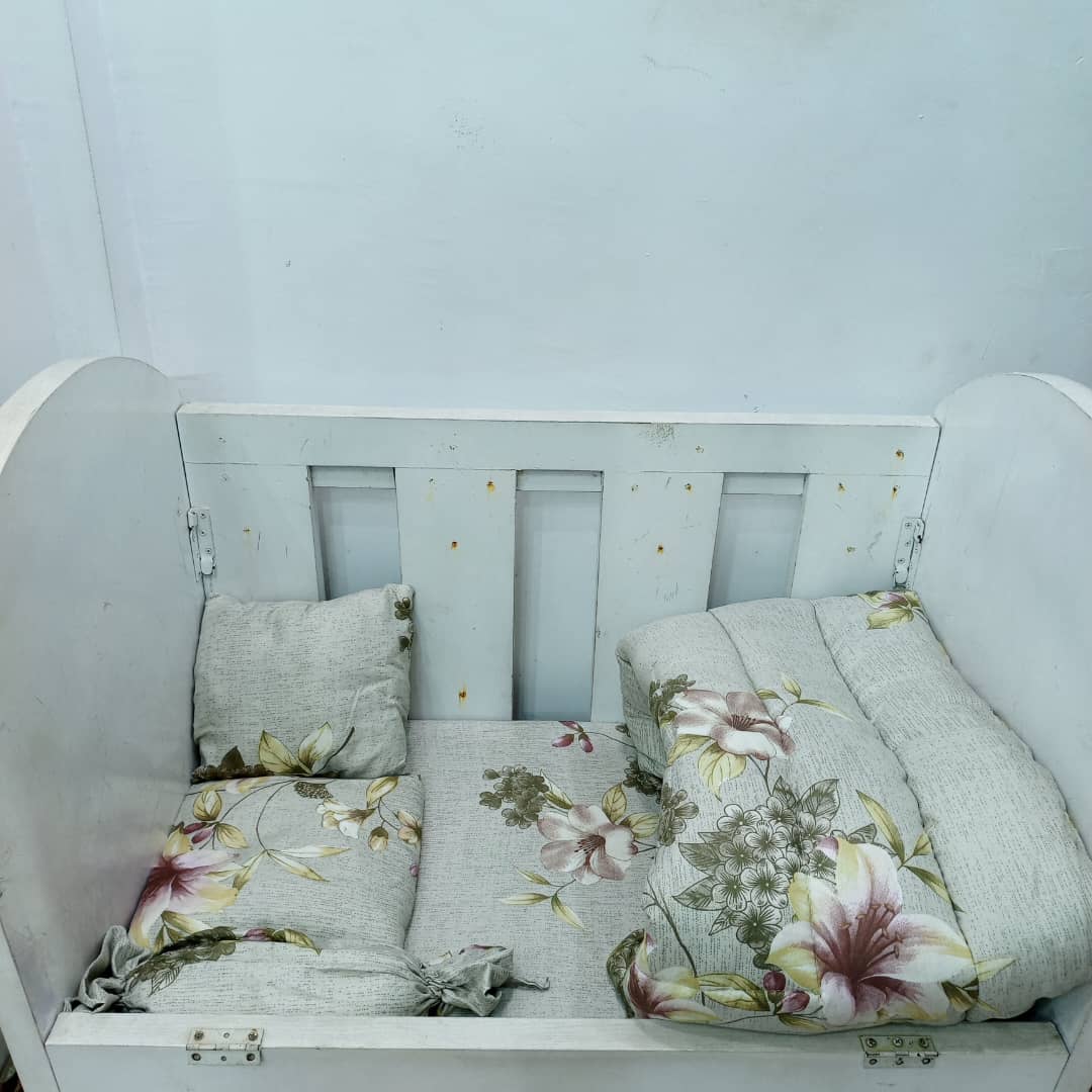 130 BROWN FLOWER BABYCOT SET