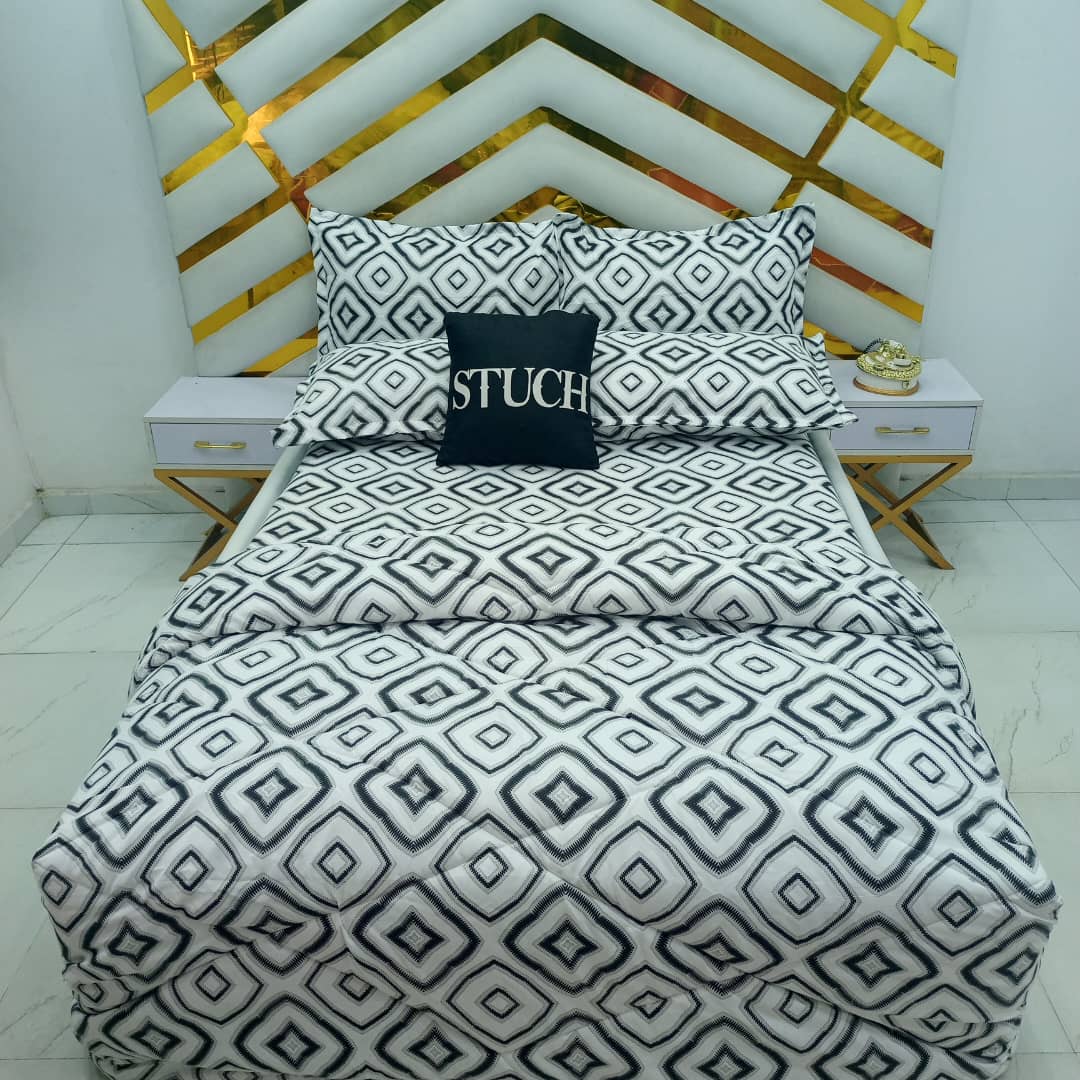 WHITE SQUARE 4/6 DUVET SET (WITH TWO PILLOWCASES)