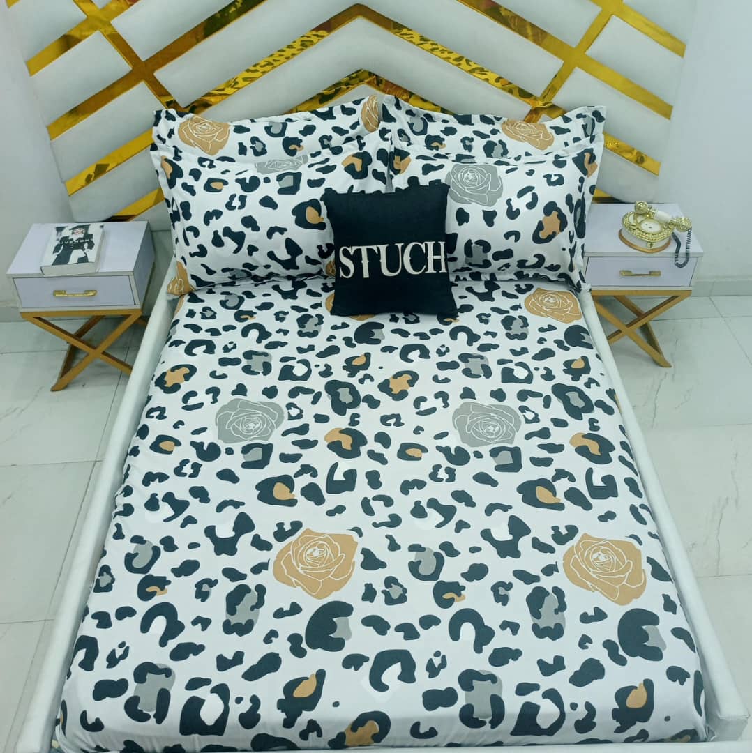 WHITE SPOT 7/7 BEDSHEET WITH FOUR PILLOW CASES AND DUVET COVER (NO FIBER INSIDE)