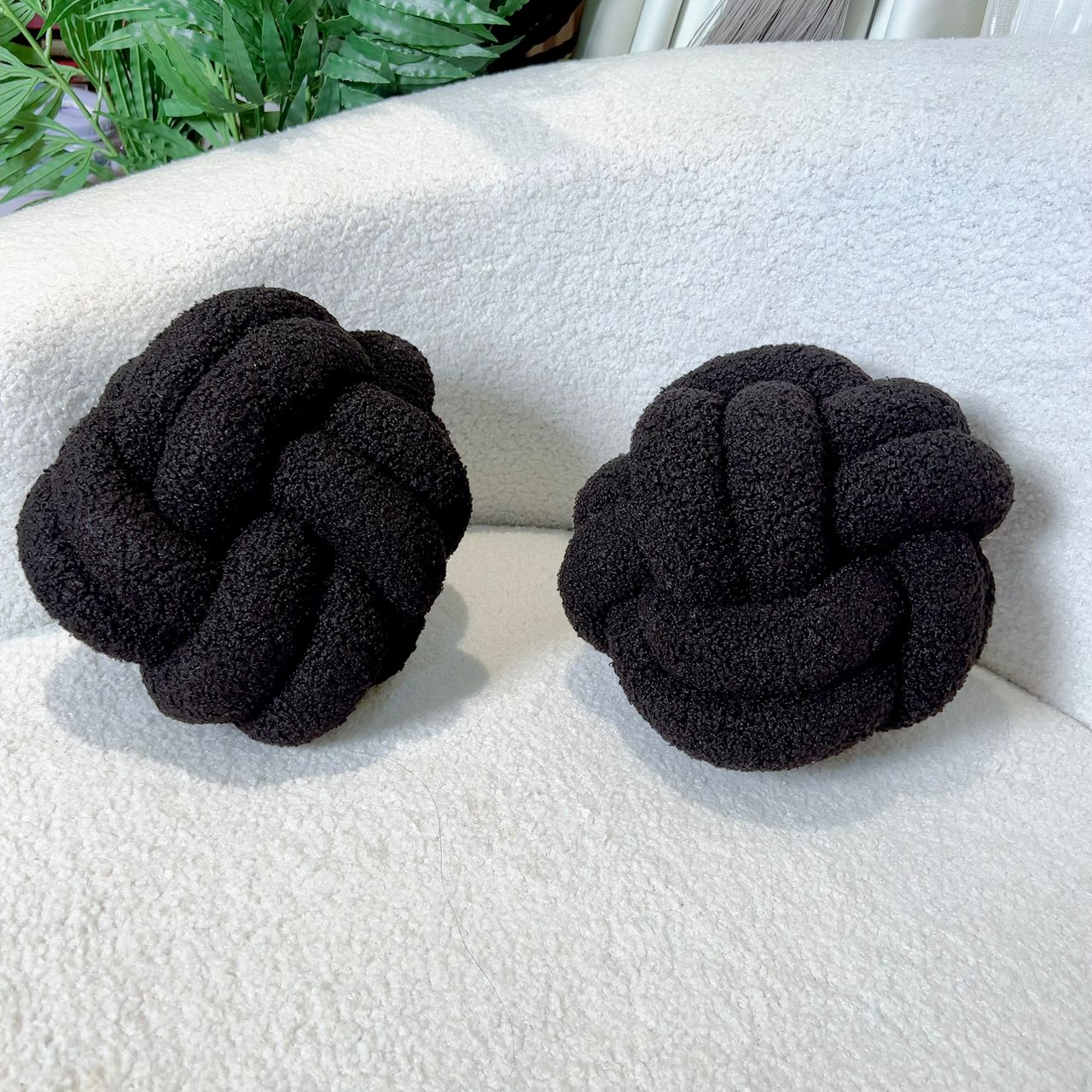 BLACK KNOT THROW PILLOW (8” IN DIAMETER)